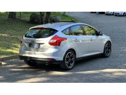 FORD - FOCUS - 2014/2015 - Prata - R$ 59.000,00