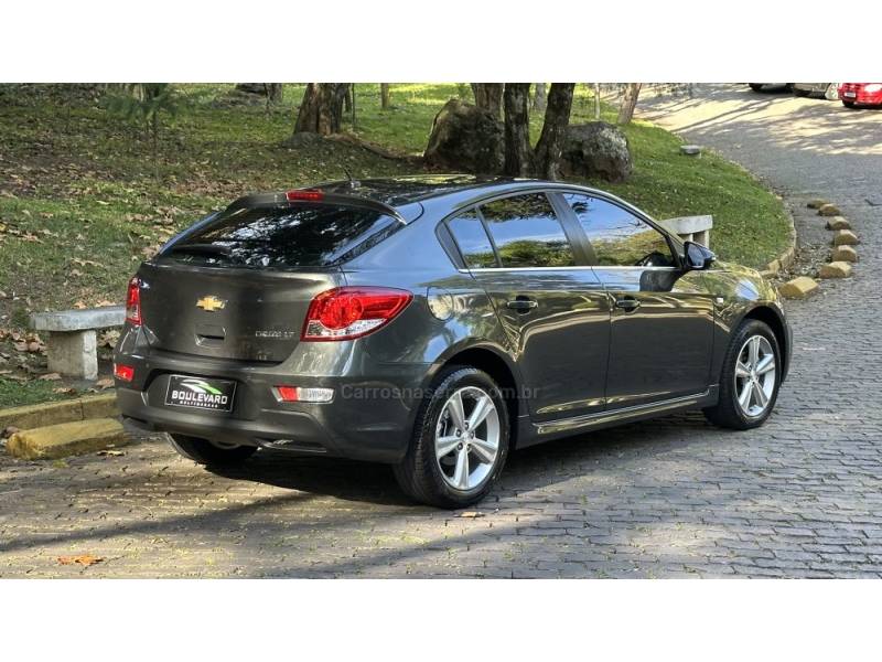 CHEVROLET - CRUZE - 2015/2016 - Cinza - R$ 71.900,00