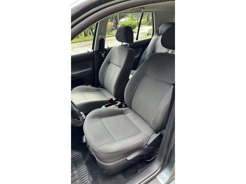 VOLKSWAGEN - GOLF - 2008/2009 - Verde - R$ 45.000,00