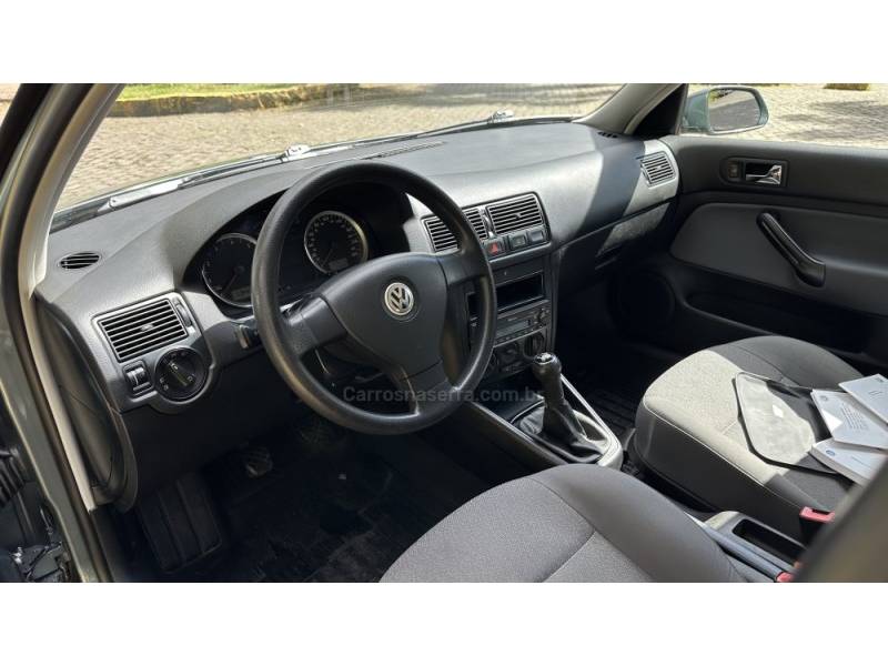 VOLKSWAGEN - GOLF - 2008/2009 - Verde - R$ 45.000,00