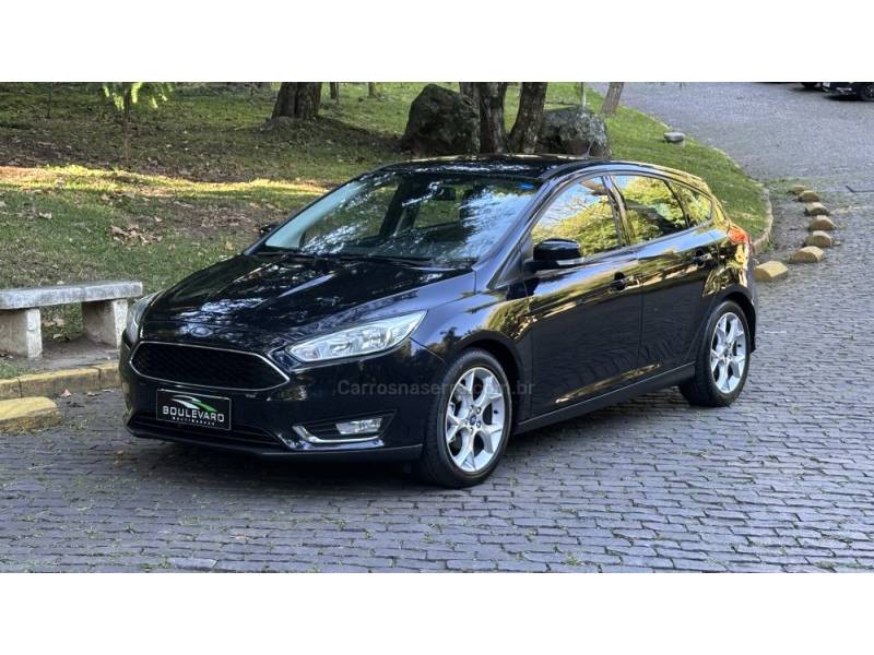 FORD - FOCUS - 2016/2016 - Preta - R$ 58.900,00