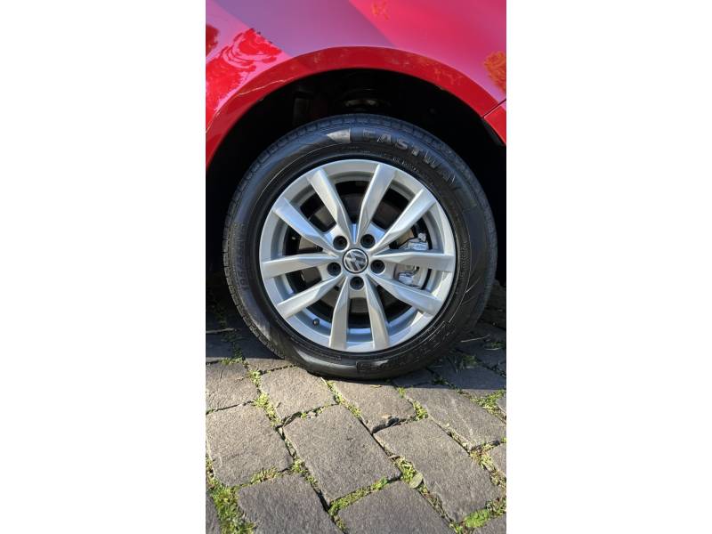 VOLKSWAGEN - SPACEFOX - 2013/2014 - Vermelha - R$ 46.900,00