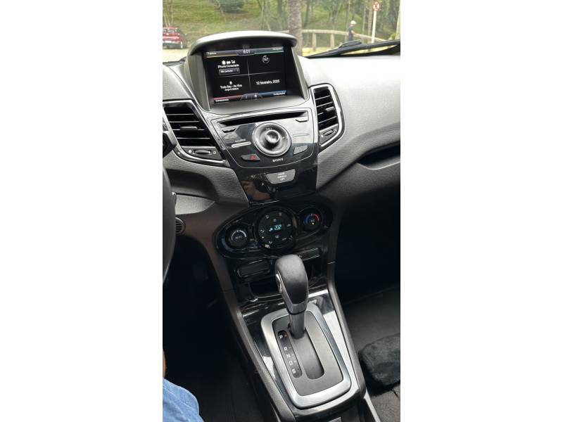 FORD - FIESTA - 2015/2015 - Prata - R$ 51.900,00