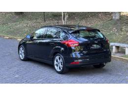 FORD - FOCUS - 2016/2016 - Preta - R$ 58.900,00