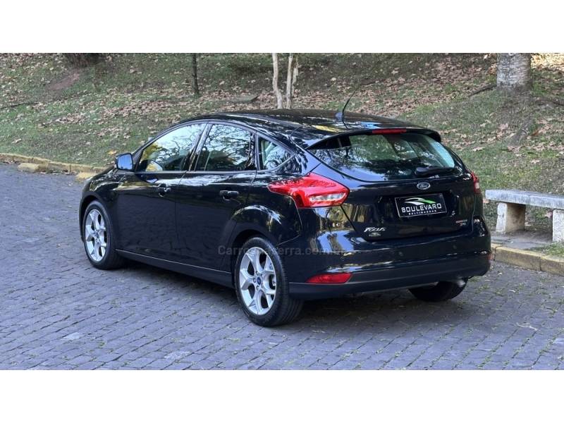 FORD - FOCUS - 2016/2016 - Preta - R$ 58.900,00