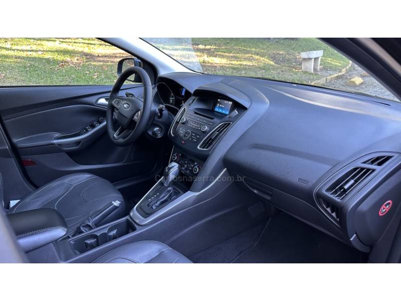 FORD - FOCUS - 2016/2016 - Preta - R$ 58.900,00