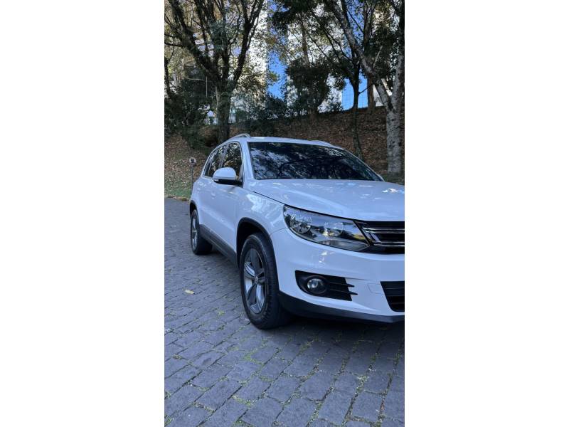 VOLKSWAGEN - TIGUAN - 2012/2012 - Branca - R$ 57.900,00