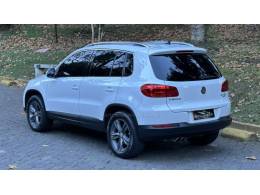 VOLKSWAGEN - TIGUAN - 2012/2012 - Branca - R$ 57.900,00