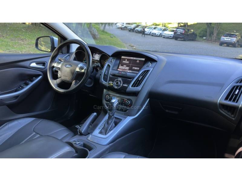 FORD - FOCUS - 2014/2015 - Prata - R$ 59.000,00