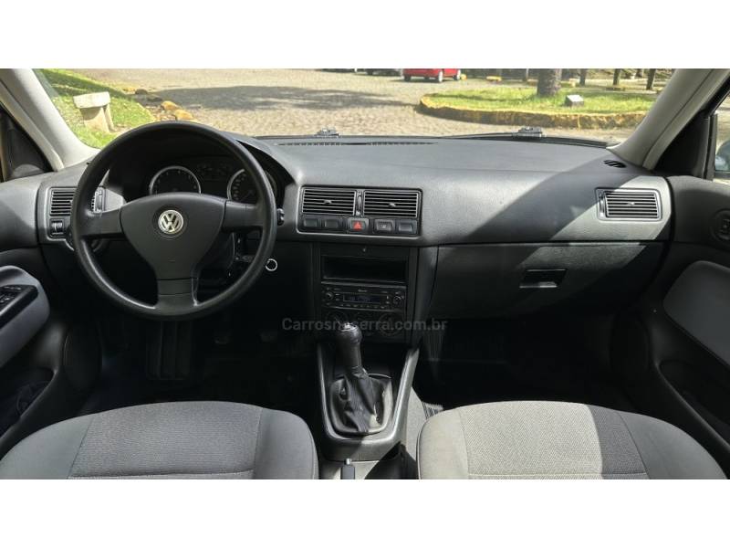 VOLKSWAGEN - GOLF - 2008/2009 - Verde - R$ 45.000,00