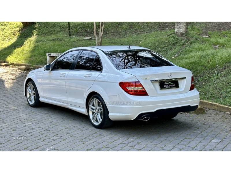 MERCEDES-BENZ - C 200 - 2013/2014 - Branca - R$ 79.000,00