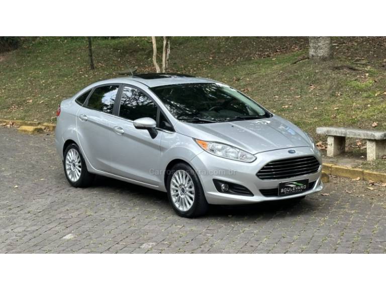 FORD - FIESTA - 2015/2015 - Prata - R$ 51.900,00