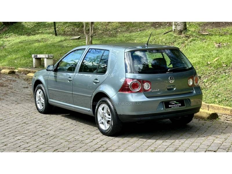 VOLKSWAGEN - GOLF - 2008/2009 - Verde - R$ 45.000,00