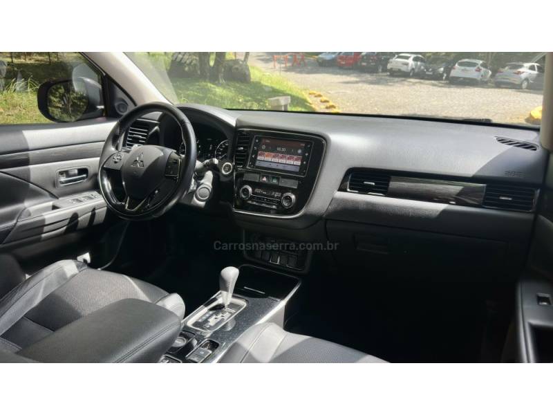 MITSUBISHI - OUTLANDER - 2017/2018 - Branca - R$ 119.900,00