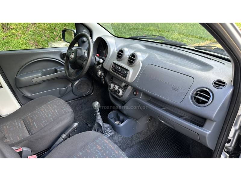 FIAT - UNO - 2015/2015 - Prata - R$ 34.900,00