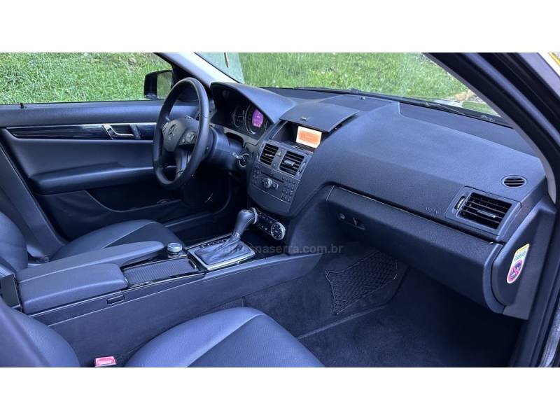 MERCEDES-BENZ - C 180 K - 2009/2010 - Preta - R$ 56.900,00
