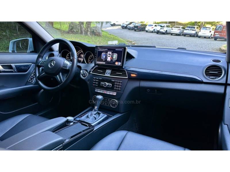 MERCEDES-BENZ - C 200 - 2013/2014 - Branca - R$ 79.000,00