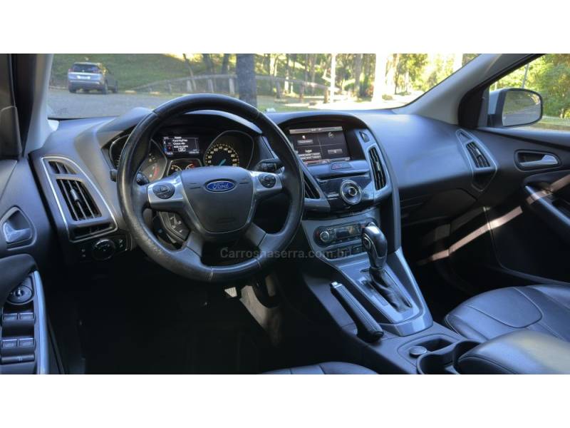 FORD - FOCUS - 2014/2015 - Prata - R$ 59.000,00
