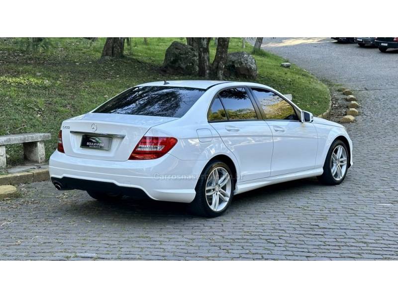 MERCEDES-BENZ - C 200 - 2013/2014 - Branca - R$ 79.000,00
