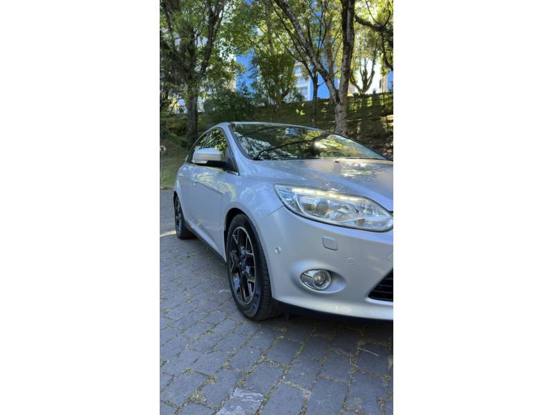 FORD - FOCUS - 2014/2015 - Prata - R$ 59.000,00