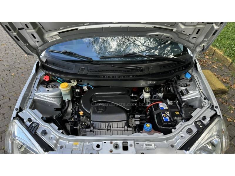 FIAT - UNO - 2015/2015 - Prata - R$ 34.900,00