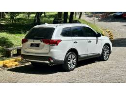 MITSUBISHI - OUTLANDER - 2017/2018 - Branca - R$ 119.900,00