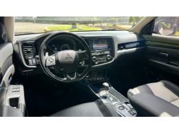 MITSUBISHI - OUTLANDER - 2017/2018 - Branca - R$ 119.900,00