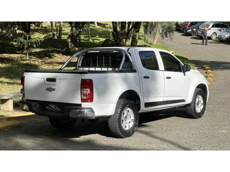 CHEVROLET - S10 - 2012/2013 - Branca - R$ 68.000,00