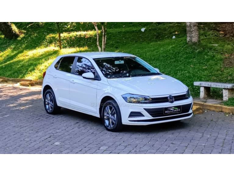 VOLKSWAGEN - POLO - 2019/2020 - Branca - R$ 75.000,00