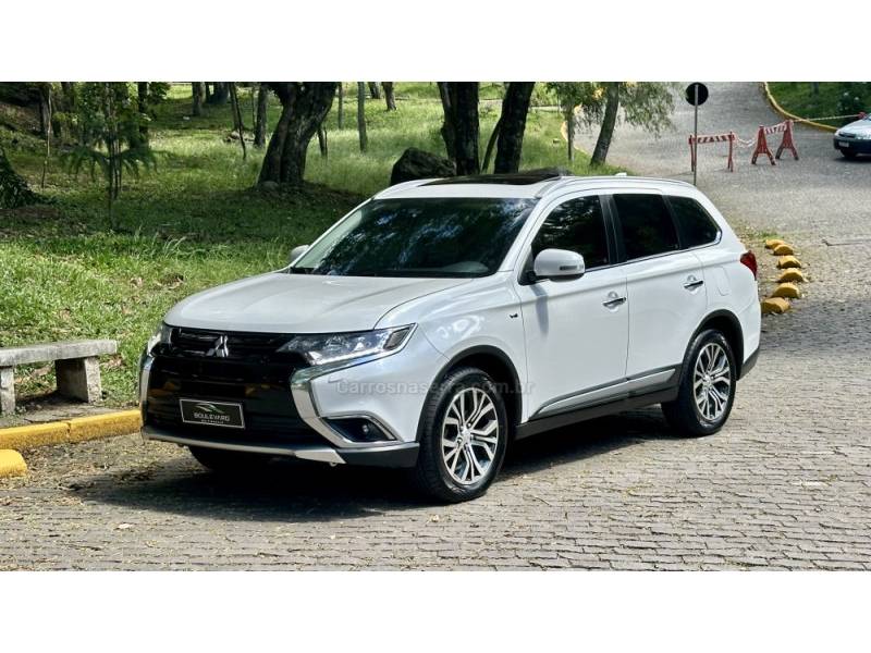 MITSUBISHI - OUTLANDER - 2017/2018 - Branca - R$ 119.900,00