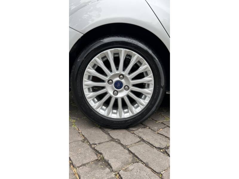 FORD - FIESTA - 2015/2015 - Prata - R$ 51.900,00