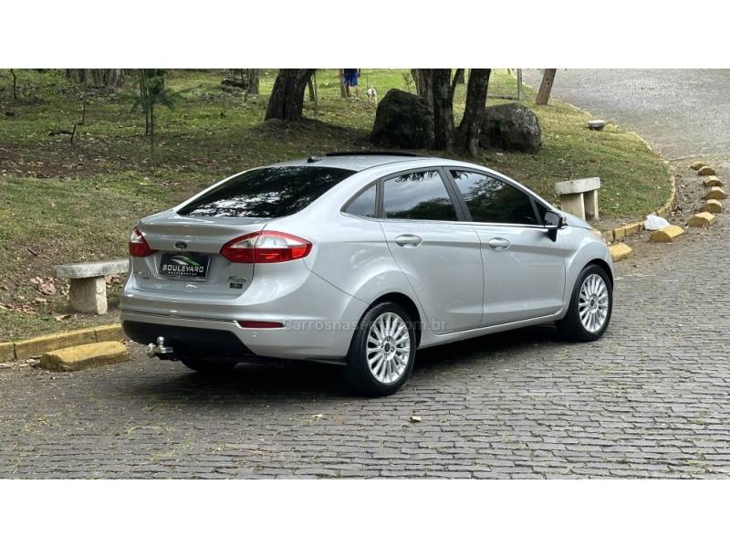 FORD - FIESTA - 2015/2015 - Prata - R$ 51.900,00