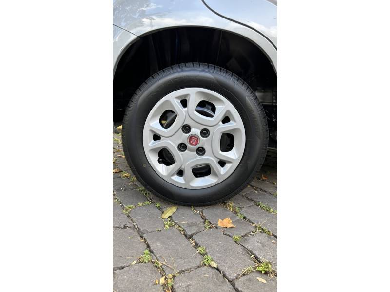 FIAT - UNO - 2015/2015 - Prata - R$ 34.900,00
