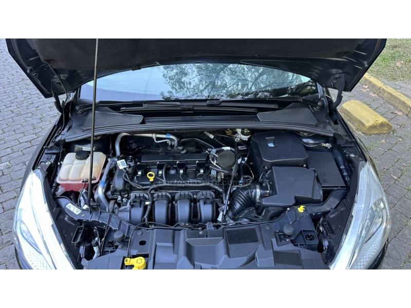 FORD - FOCUS - 2016/2016 - Preta - R$ 58.900,00