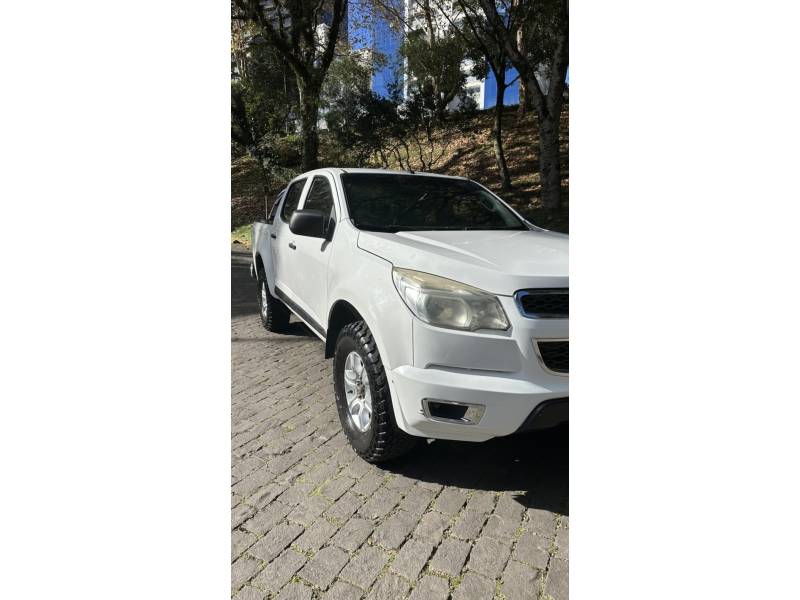 CHEVROLET - S10 - 2012/2013 - Branca - R$ 68.000,00