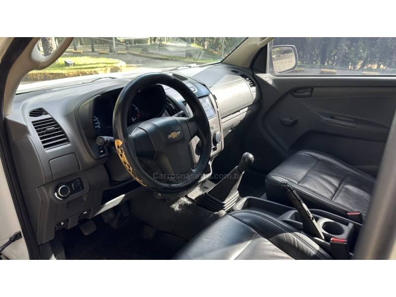CHEVROLET - S10 - 2012/2013 - Branca - R$ 68.000,00